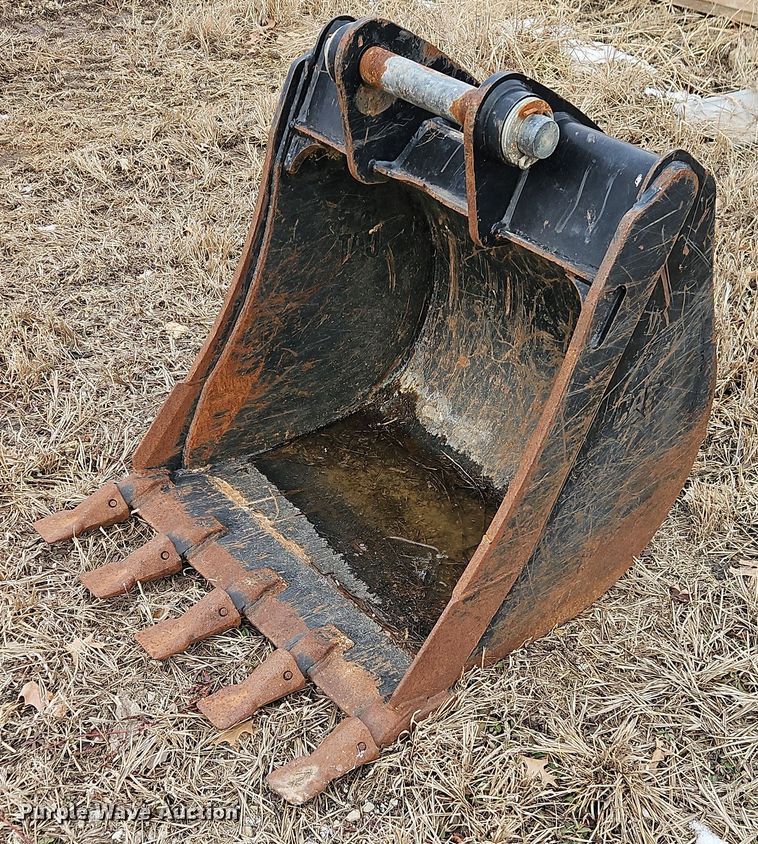 Caterpillar 420 backhoe bucket - FN5547