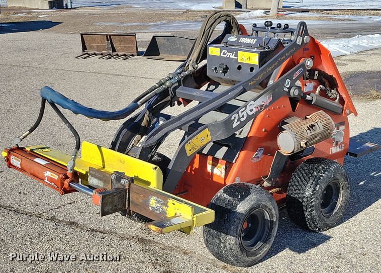 2002 Thomas 25G compact utility loader - NO9876