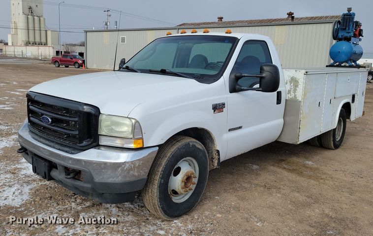 2003 Ford F350 Super Duty  utility bed pickup truck - NO9891
