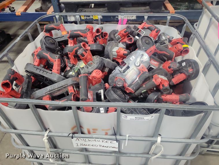 Approx. 146 Milwaukee band saws - NO9905