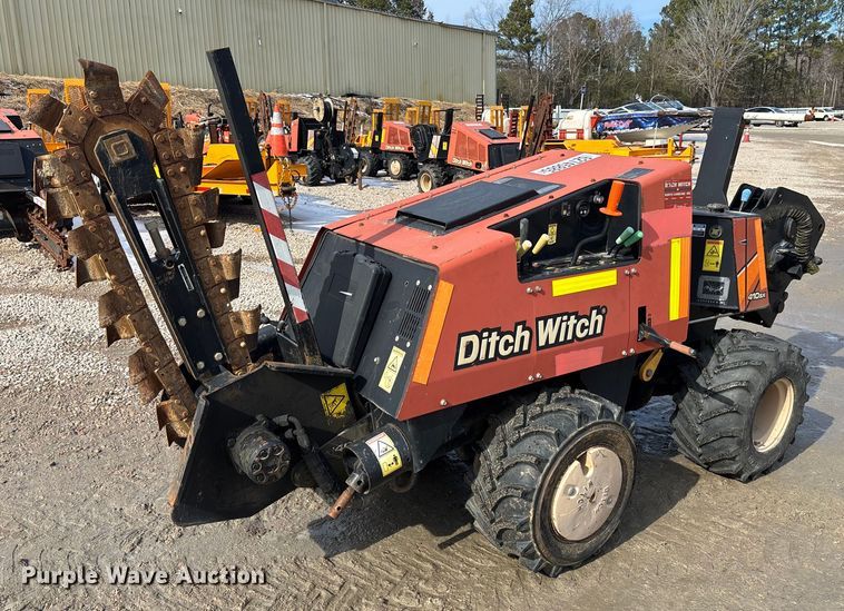 2017 Ditch Witch 410SX trencher - YA2042