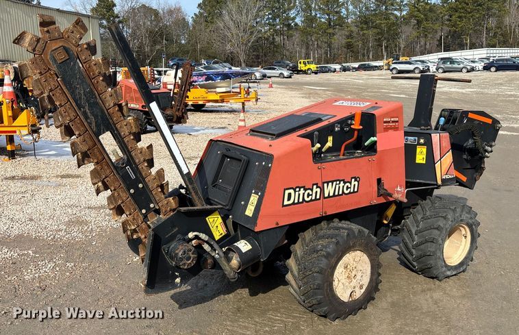 2016 Ditch Witch 410SX trencher - YA2043