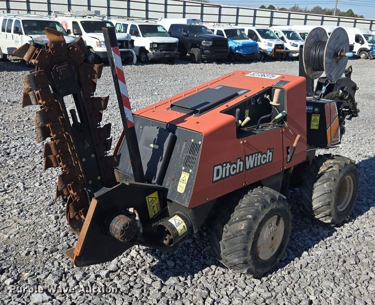 2016 Ditch Witch 410SX trencher - YA2052