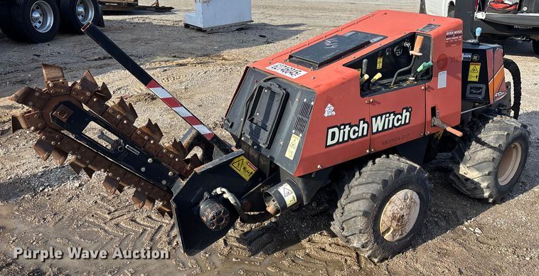 2016 Ditch Witch 410SX trencher - YA2054