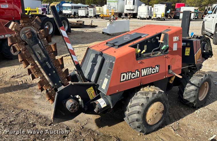 2016 Ditch Witch 410SX trencher - YA2055