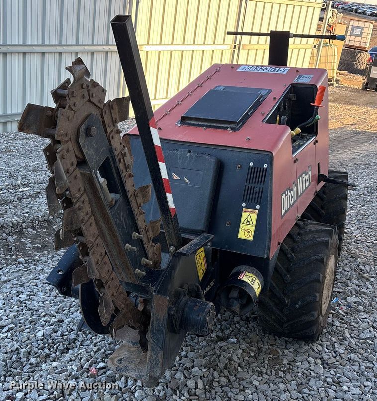 2016 Ditch Witch 410SX trencher - YA2064