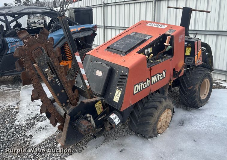 2017 Ditch Witch 410SX trencher - YA2066