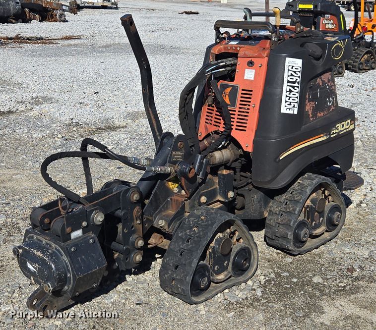 2015 Ditch Witch R300 cable plow - YA2074