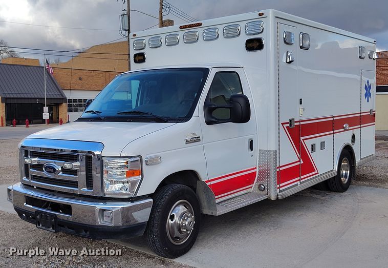 2010 Ford E450 Super Duty ambulance - DP5057