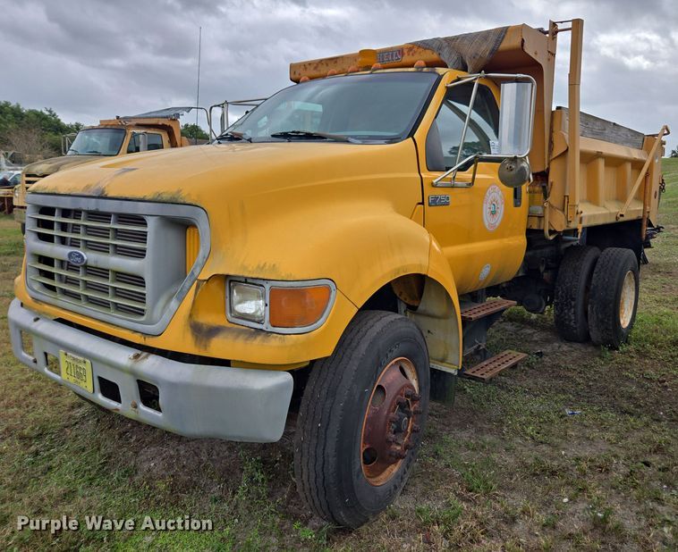 2002 Ford F750 dump truck - DU2581