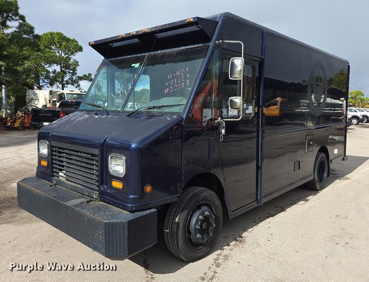 1997 Freightliner MT45 delivery truck - DU2598