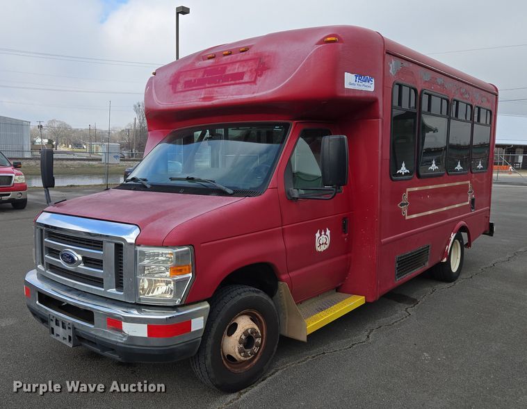 2013 Ford E350 shuttle bus - DU2701