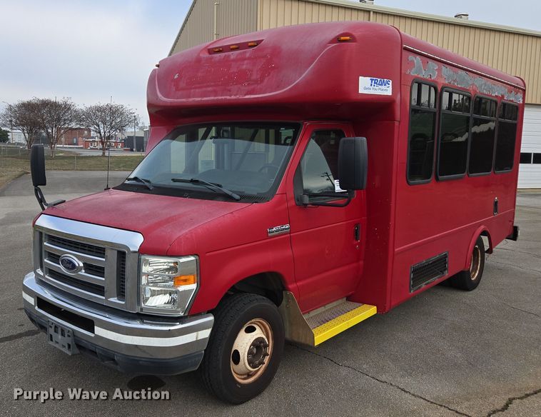 2013 Ford E350 shuttle bus - DU2702
