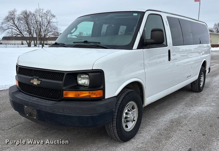 2016 Chevrolet Express 3500 van - DW7464