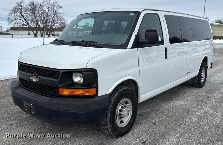 2016 Chevrolet Express 3500 van - DW7465