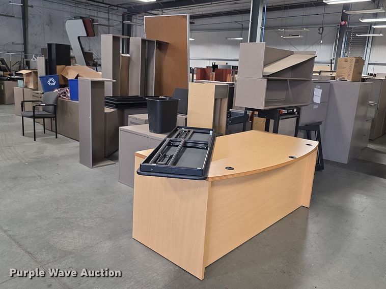 Assorted office furniture - DZ3713