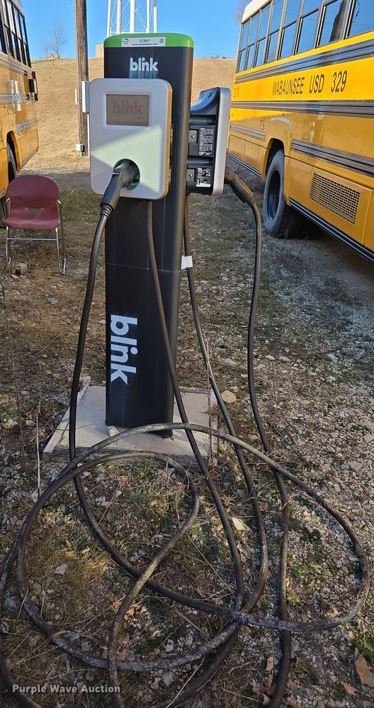 Blink Electric IQ 200 EV  charging station - DZ3807