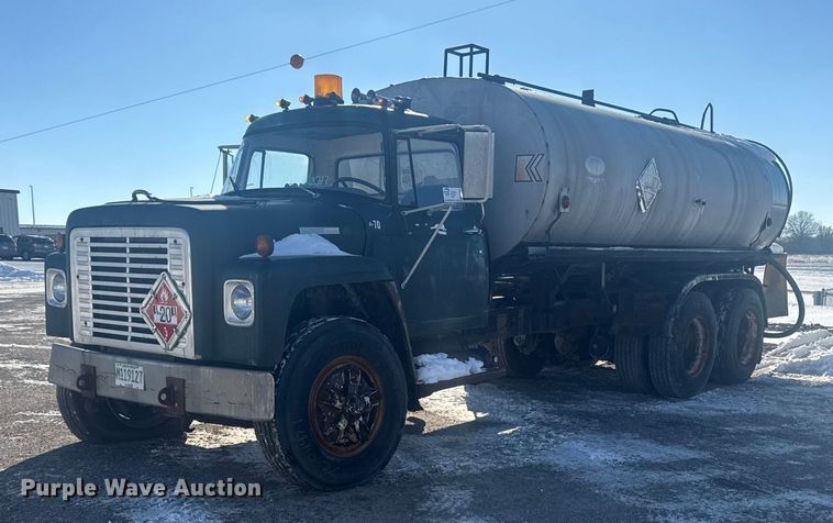 1977 International F1800 oil distributor truck - EA2287