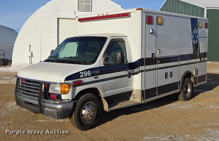 2003 Ford E450 Super Duty ambulance - ES2827