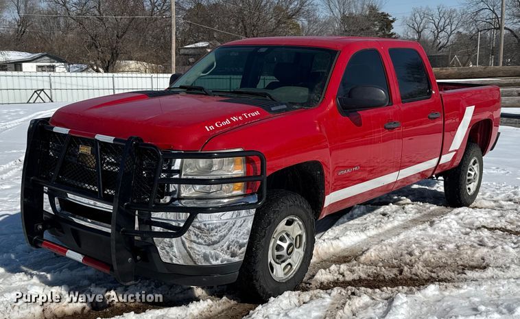 2011 Chevrolet Silverado 2500HD Crew Cab pickup truck - ES5749