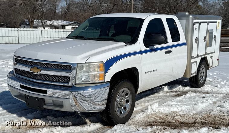 2013 Chevrolet Silverado 1500 Ext. Cab utility bed pickup truck - ES5750