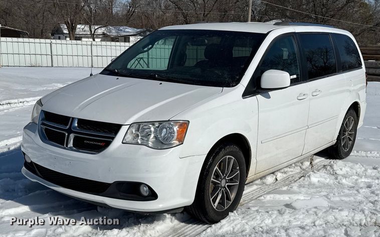 2017 Dodge Grand Caravan van - ES5754