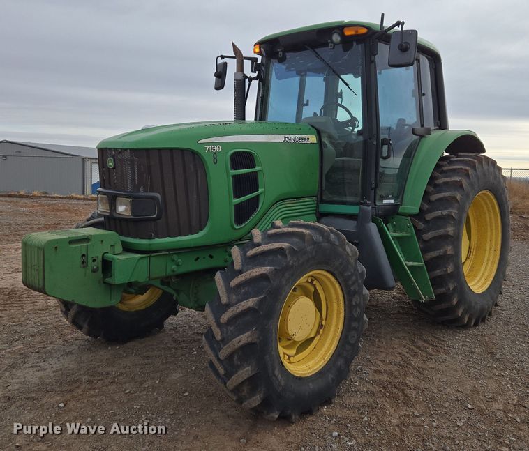 2010 John Deere 7130 MFWD tractor - ET1247