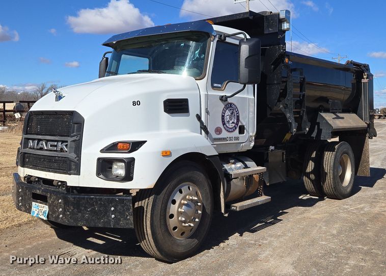 2022 Mack MD dump truck - ET1252