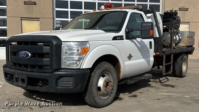 2011 Ford F350 Super Duty flatbed pickup truck - ET4449