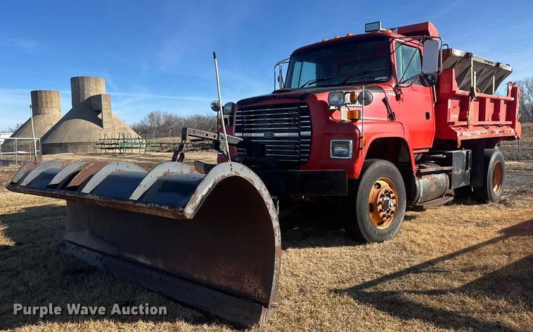 1995 Ford L8000 dump truck - ET4472