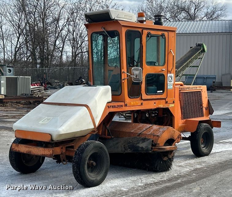 1997 Waldon SweepMaster II broom - ET6888