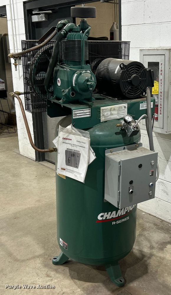 Champion VR7F-8 air compressor - ET6892