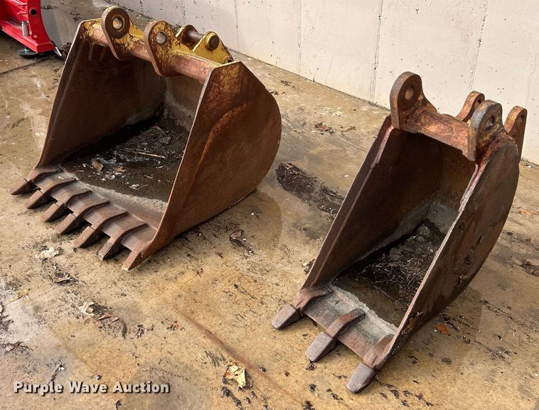 (2) backhoe buckets - ET6893