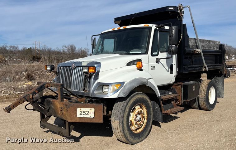 2007 International 7500 SFA dump truck - FB2990