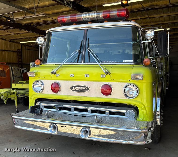 1980 Ford 8000 pumper fire truck - FB2996