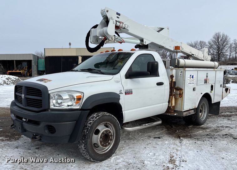 2009 Dodge Ram 5500 bucket truck - FB3489