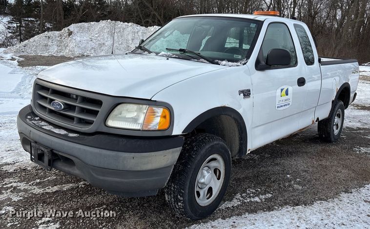 2003 Ford F150 Ext. Cab pickup truck - FB3495