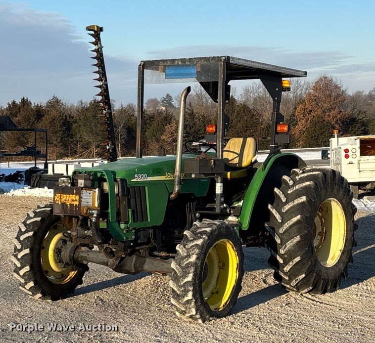 John Deere 5320 MFWD tractor - FG0049