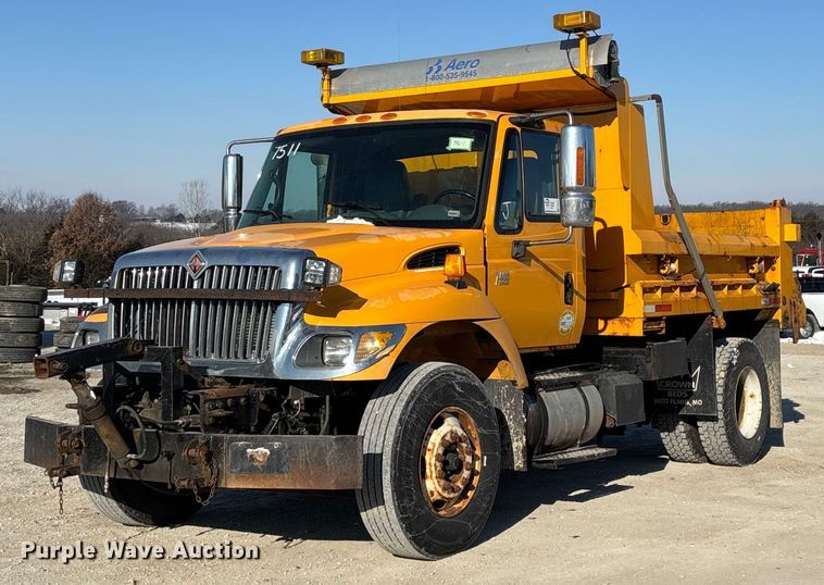 2006 International 7400 dump truck - FG0054