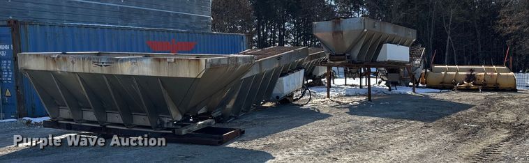 (6) spreader beds and (5) snow plows  - FG0055