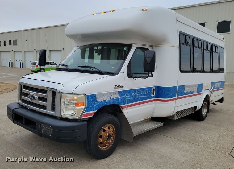 2011 Supreme E450 shuttle bus - NO9961