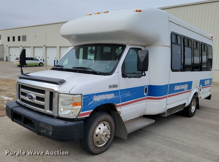 2011 Supreme E450 shuttle bus - NO9962