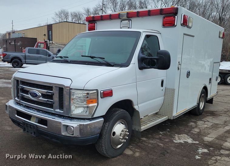 2010 Ford E350 ambulance - NO9992