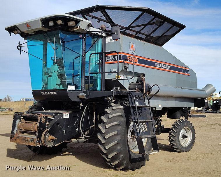 1992 Gleaner R52 combine - DT0839