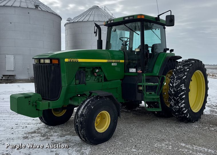 1998 John Deere 8200 tractor - EF2384