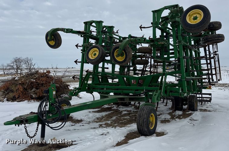 2010 John Deere 2210 field cultivator - EF2389