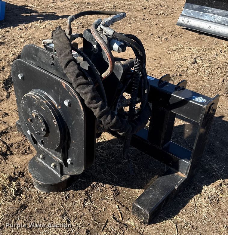 Blue Diamond skid steer post driver - EN0291