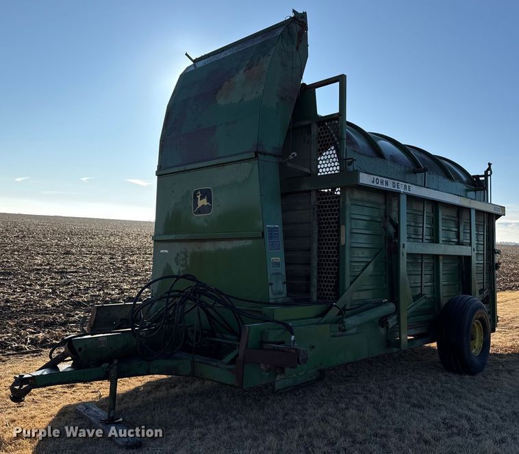 John Deere 200 hay stacker - EP2896