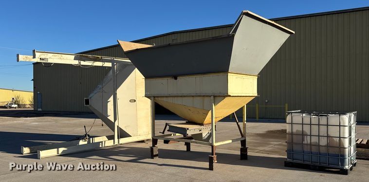 (2) grain hoppers - ET4489