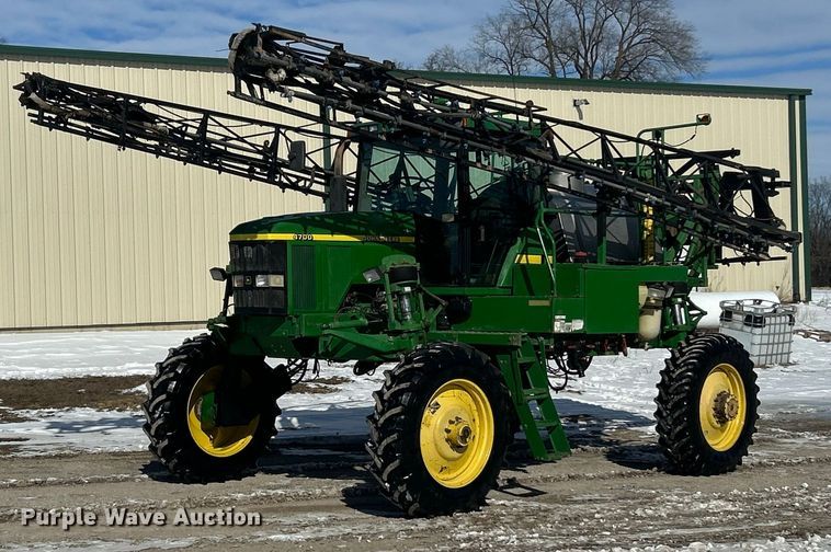 1998 John Deere 4700 sprayer - ET6926